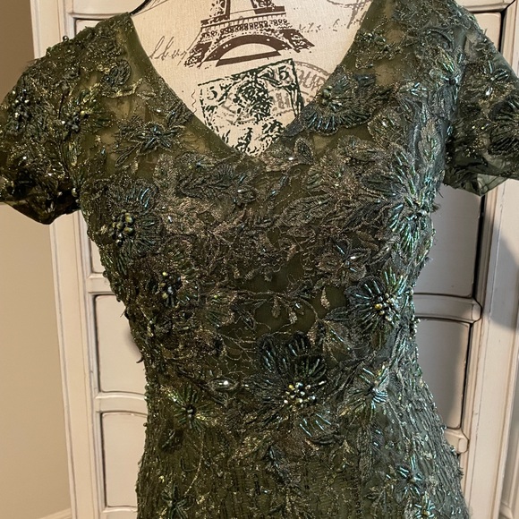 Mac Duggal 20282 Short Sleeve Embroidered Dress Gown Olive Sz 4 $798 - Picture 5 of 15